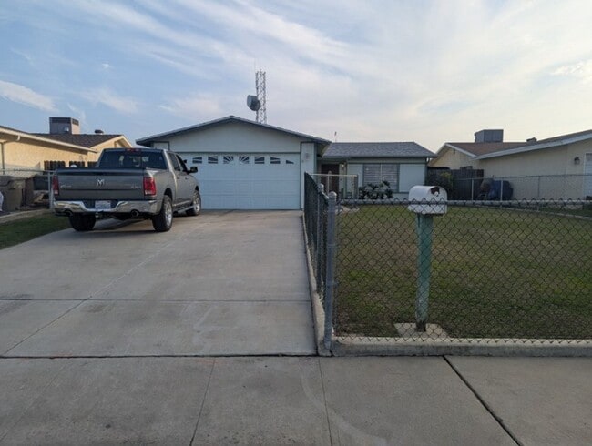 Building Photo - Move-In Ready 3-Bedroom Home with Solar, Backup Batteries, Covered Patio & Large Yard