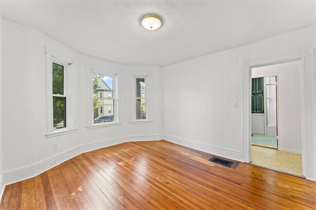 living room - 31 Cameron Ave Unit 2
