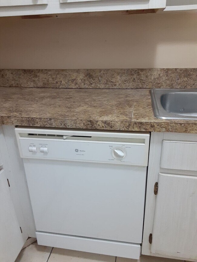 Photo - Green Tee - # 607 Unit # 607