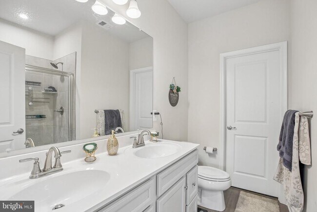 158 Woodgate Cir