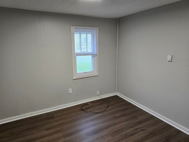 Photo - Cozy Renovated Studio Home – Pet Friendly ... Unit 1519 B