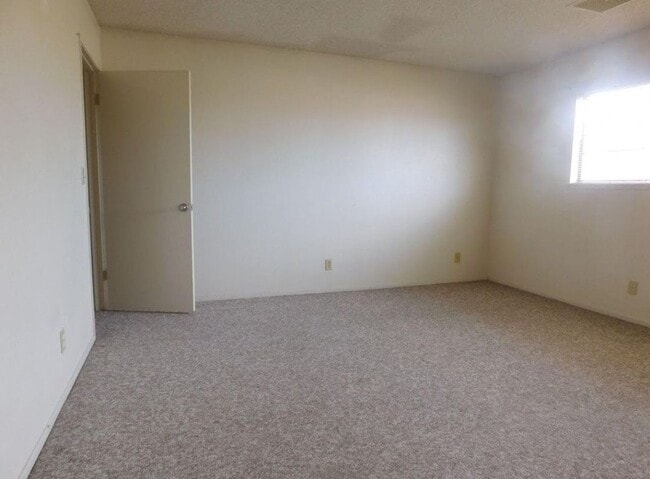 Photo - 616 W Graaf Ave