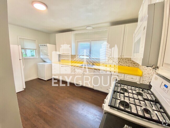 Building Photo - 14 Callender St Unit 14-1 Rental