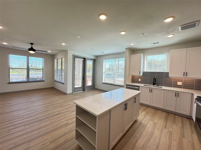 Photo - 11604 Stonehollow Dr Apartment Unit B8.116