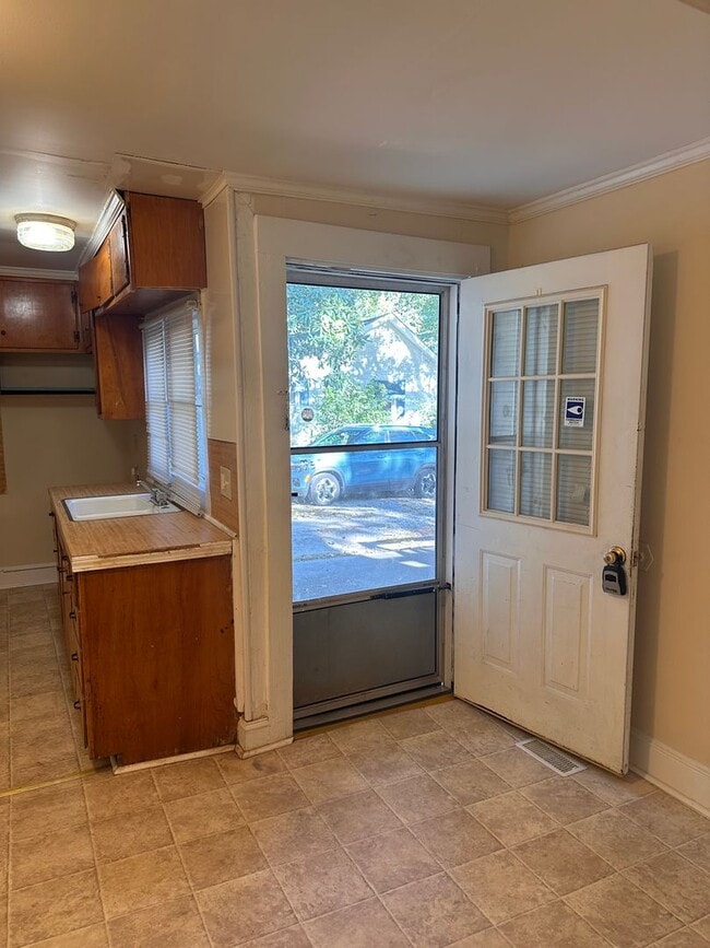 Photo - 310 E Granville St Unidad 2