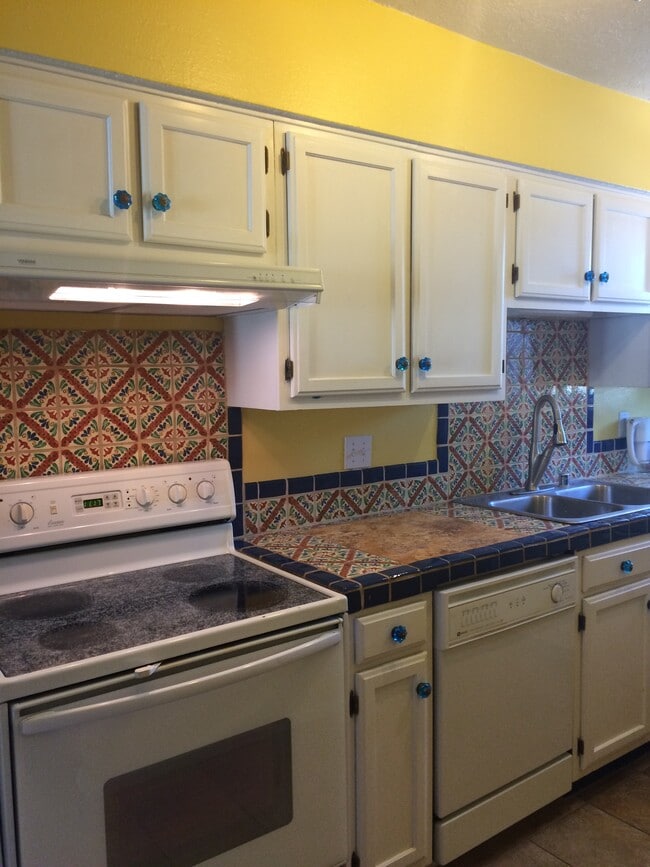 Kitchen - 2732 Calle Anna Jean