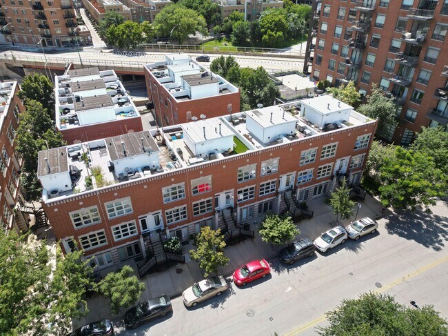 Photo - 855 W Erie St Unit 126