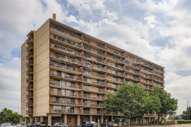 Photo - 2225 E Buchtel Blvd Unidad 105