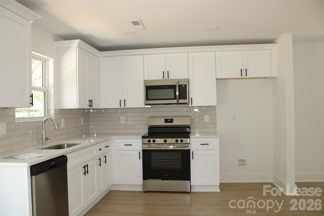 Photo - 562 W Park Ave