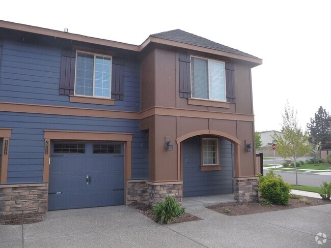 Building Photo - NW Bend 3 Bed/2.5 Bath Villa - Schaeffer D... Rental