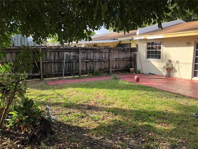 Photo - 7702 Pembroke Rd