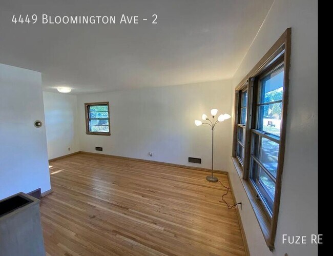 Photo - 4449 Bloomington Ave Unidad 2