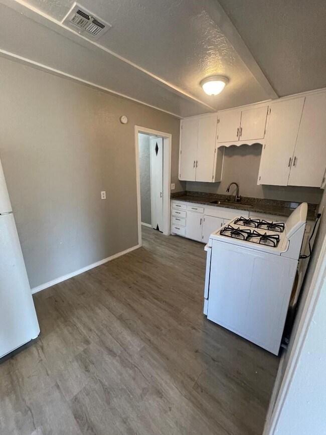 Photo - 1 Bed 1 Bath Duplex For Lease