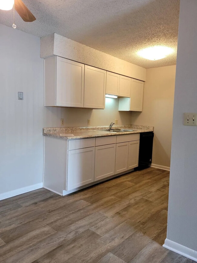 Photo - Oak Knoll Apartments