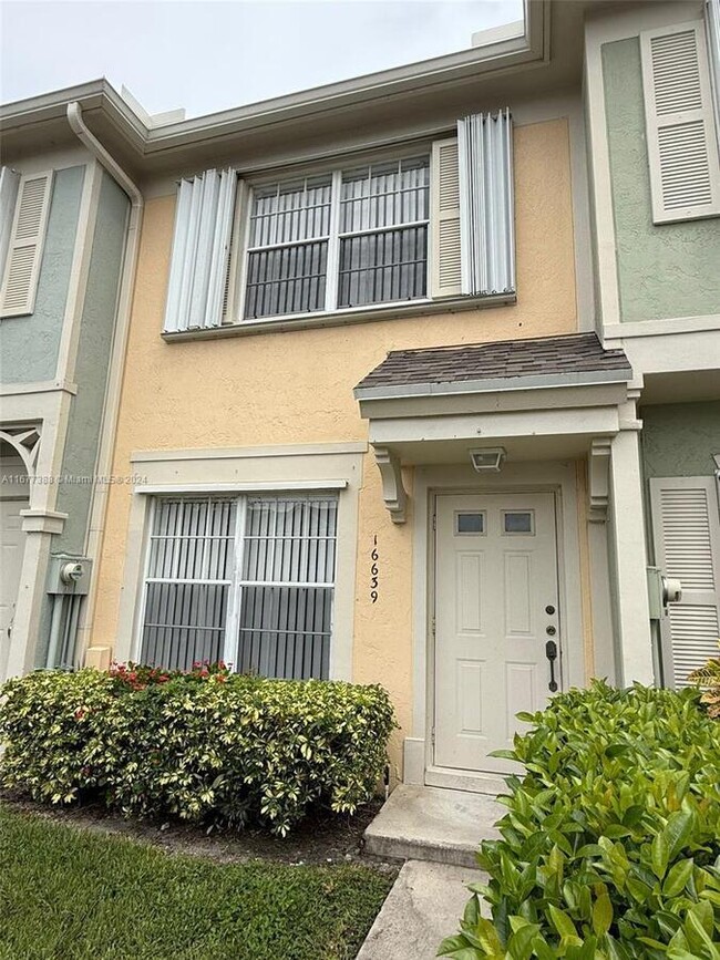 Photo - 16639 Hemingway Dr Townhome