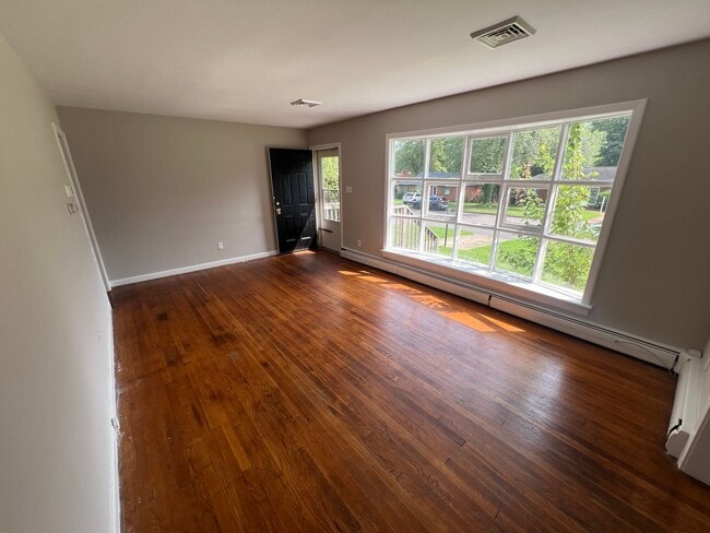 Photo - Very Spacious 3 bdrm/1 bth House Located i...