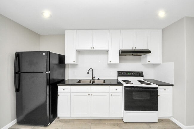 Building Photo - 5435 Pardee St Unit 20