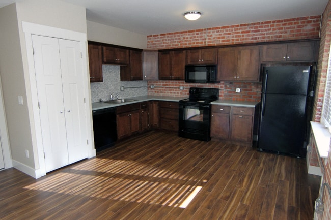 Building Photo - 623 S Wolcott St Unit 107