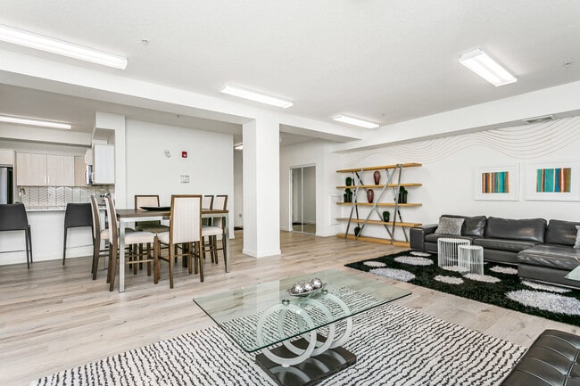 Photo - Solis Giroux