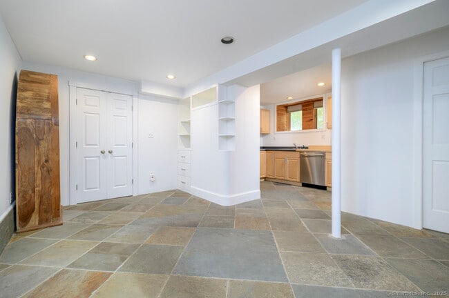 Photo - 231 Flax Hill Rd Unidad C