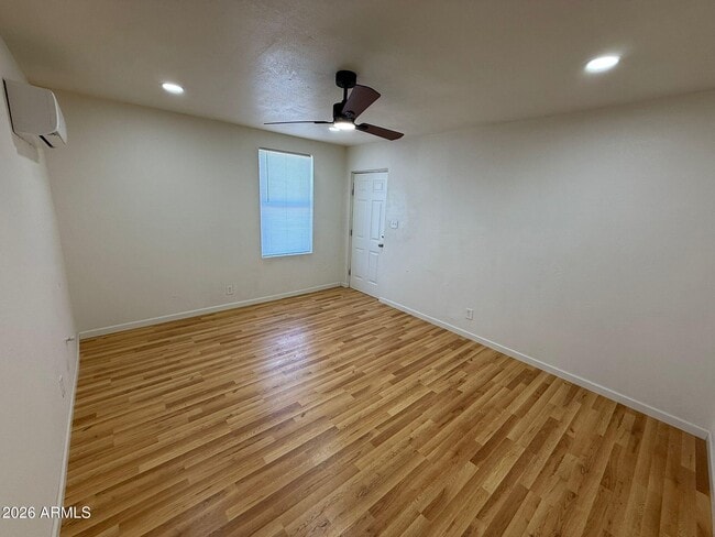 Photo - 860 E 13th St Unidad 4