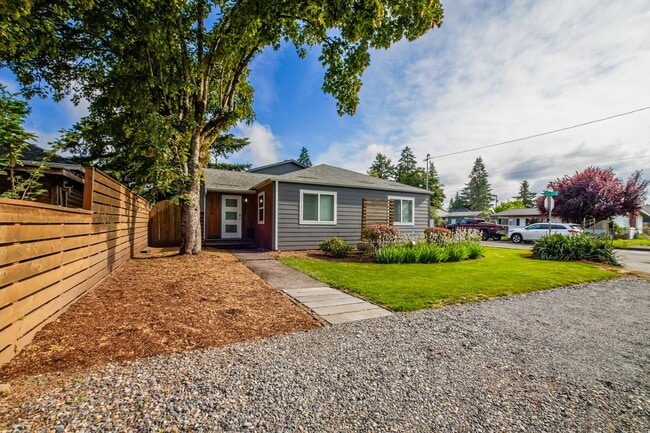 Photo - 6235 SE Clatsop St