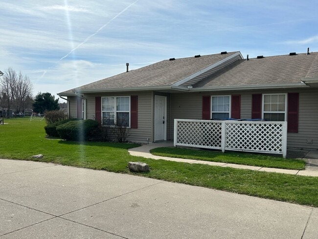 Building Photo - 212 S Silverwood Ln Unit 212-A