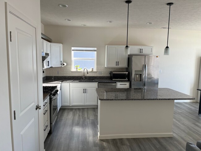 NEWLY CONSTRUCTED…..3 Bedroom 2 bath - NEWLY CONSTRUCTED…..3 Bedroom 2 bath Casa