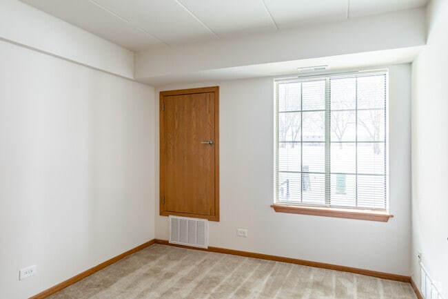 1BR, 1BA -Ashley (Remodel)- Den