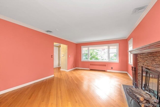 Photo - 709 Carlyle St