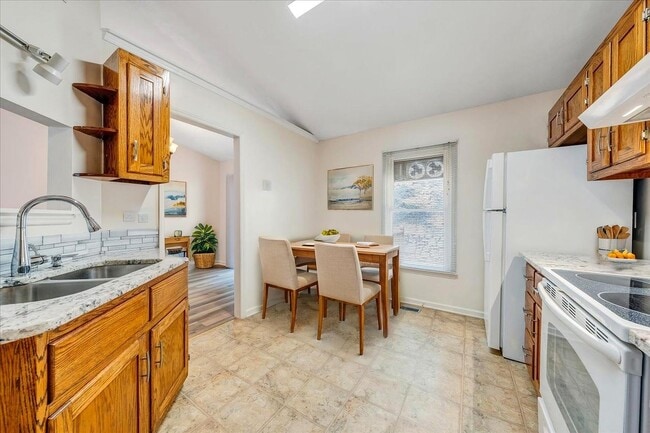 Photo - 2823 Lansing Dr SW