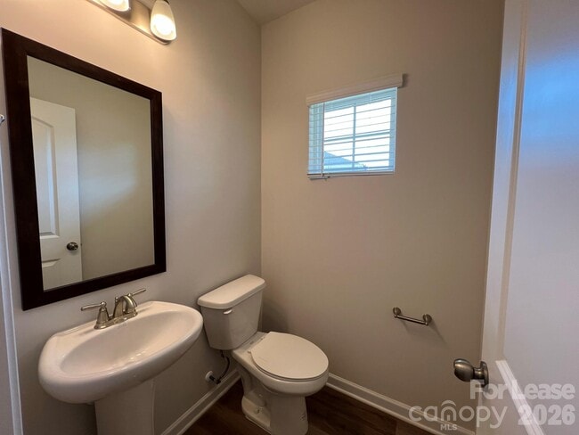 Photo - 208 Sagecroft Ln