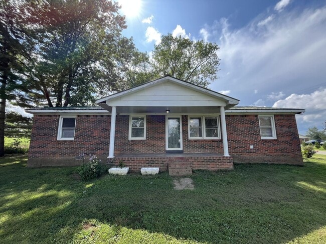 Fully Remodeled Brick Home W/ BIg Yard - Fully Remodeled Brick Home W/ BIg Yard