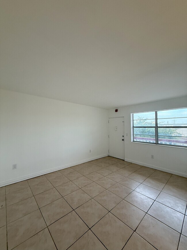 Livingroom - 5165 W Flagler St