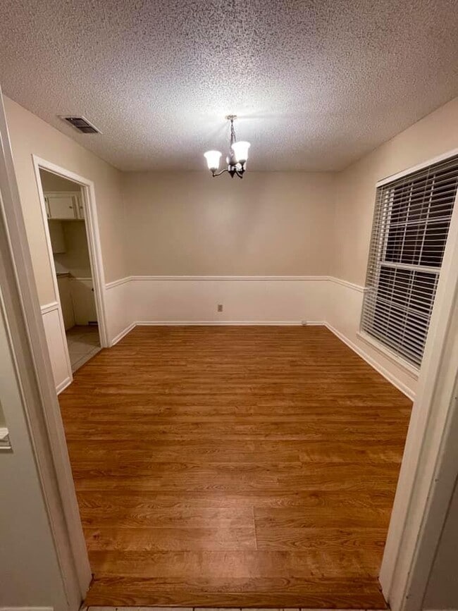 Photo - 1120 Lancashire Dr House