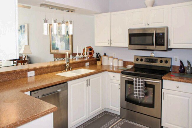 Photo - 885 New Waterford Dr