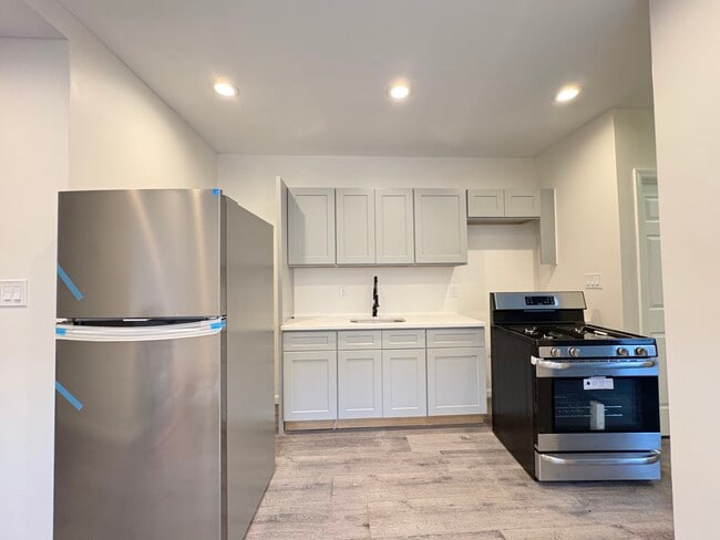 Building Photo - 646 Kennedy Blvd Unit 1