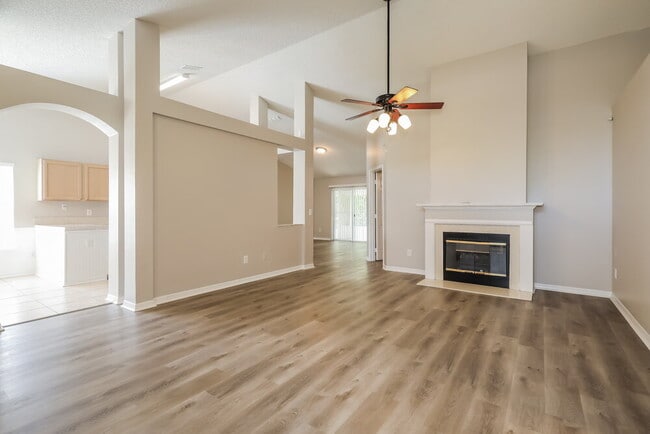 Photo - 1568 Saddlebrook Ln