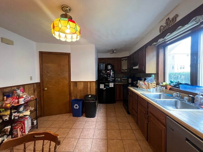 Photo - 102 W Adams St Unit B