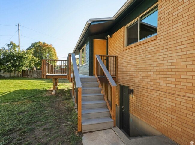 Photo - 2036 Highland View Cir