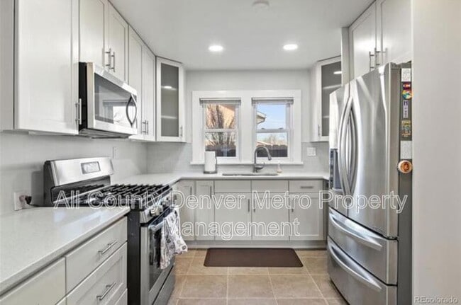 Photo - 528 Tennyson St