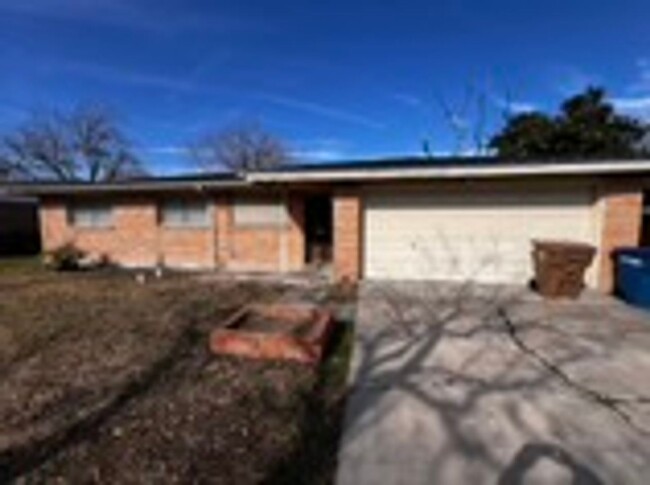 Nice Home located just off of SPID and Air... - Nice Home located just off of SPID and Air...