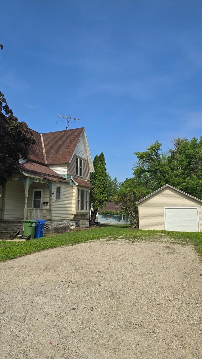 Photo - 904 N Grand Ave House