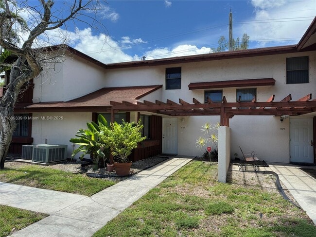 Building Photo - 650 NW 210th St Rental