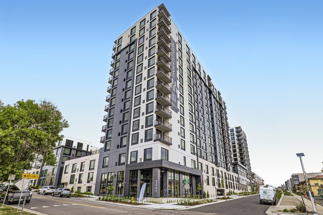 Building Photo - Skyline at Highlands