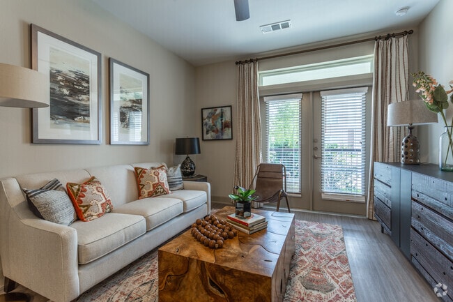 1BR, 1BA - 710SF