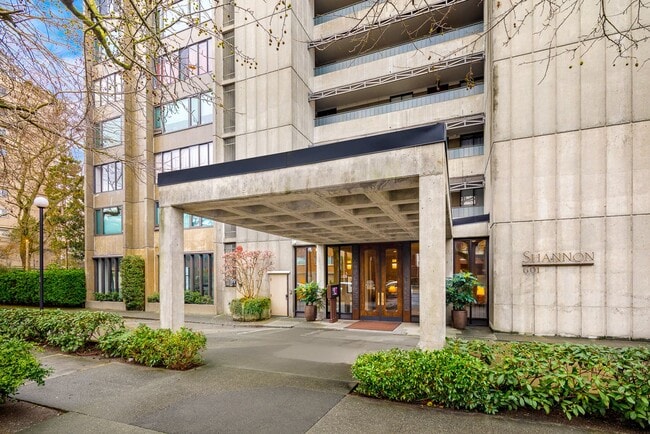 Building Photo - 601 Belmont Ave E Unit E5