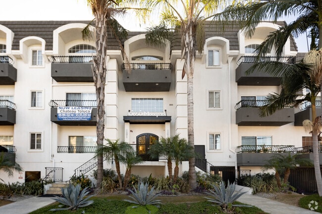 Building Photo - Comfortable Community Living in a Prime Walkable Location