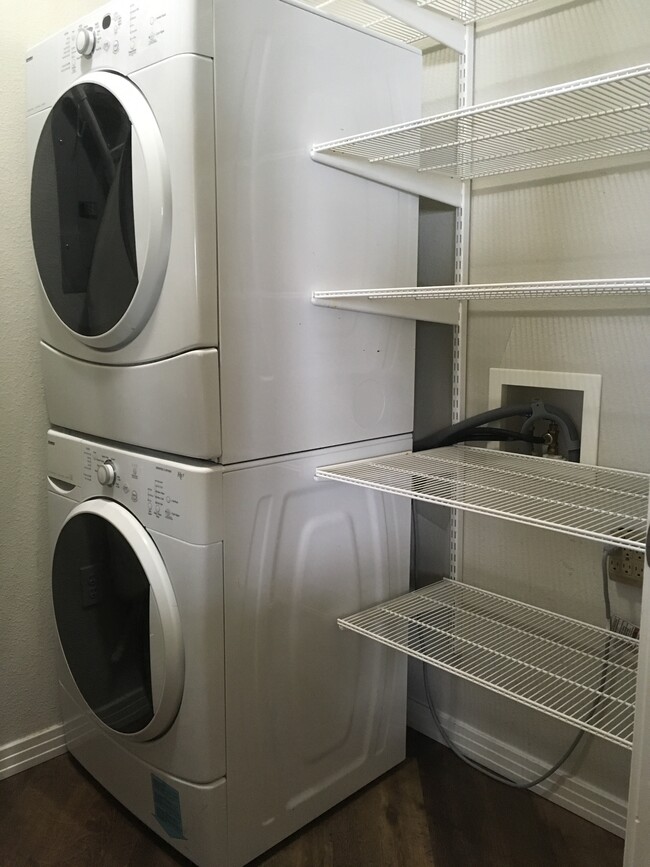 In unit washer and dryer - 10176 Park Meadows Dr Unidad 2309