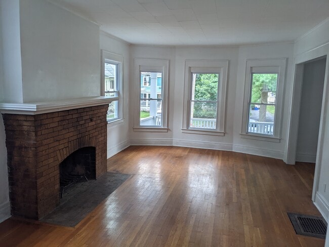 Photo - 252 Buckingham Ave Unit 1st Floor